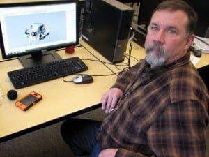 Kent Winship models a skull on CAD software, before printing in 3D. (KCAW photo/Robert Woolsey)