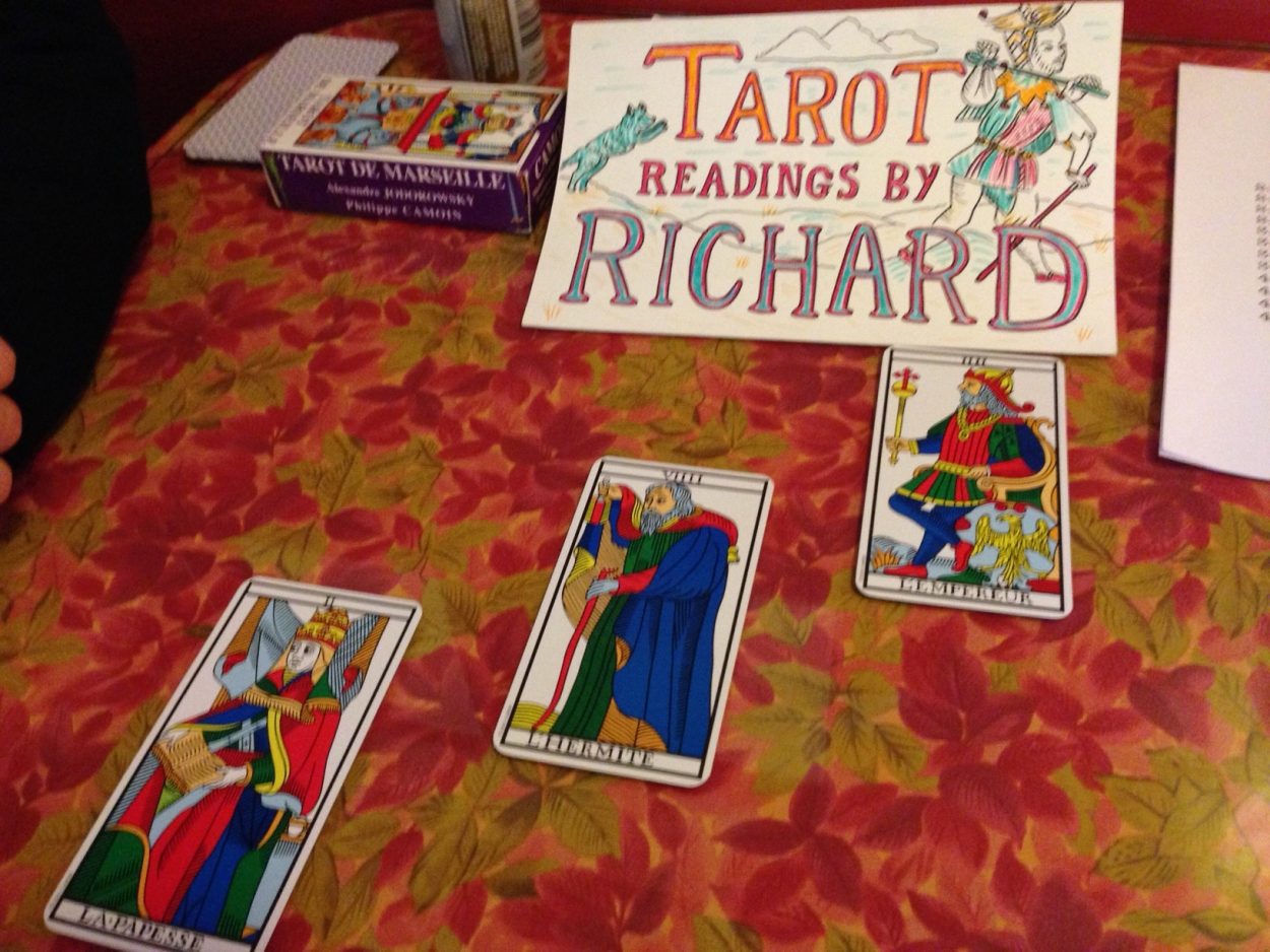Magic or therapy? Tarot a guide to the possible