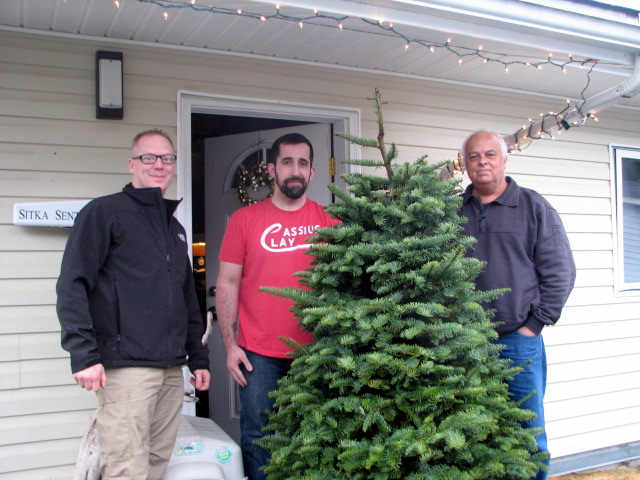 Fire Hall replaces Christmas tree lost during SAR