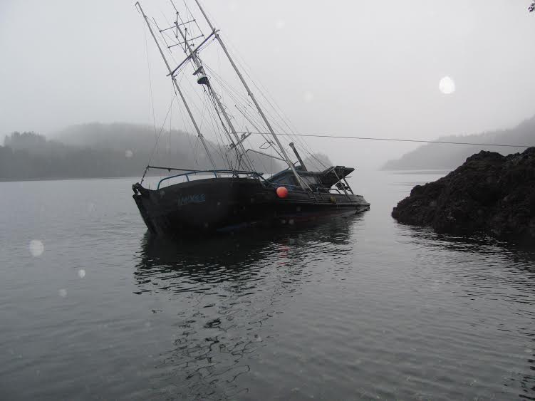 Grounded boat spills fuel into Neva Strait