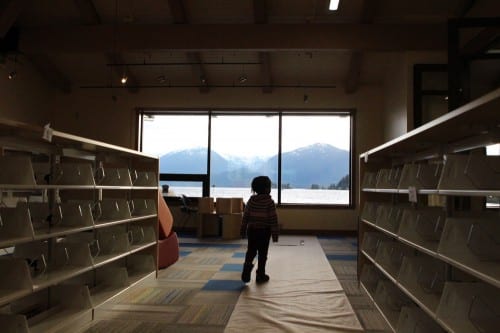 Shewa Bryner roams the shelves. (Emily Kwong/KCAW photo)