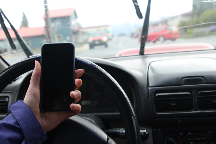 Sitka Assembly imposes $50 for using cell while driving
