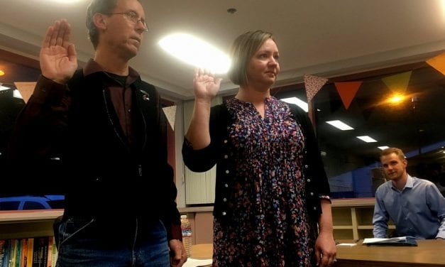 School board swears in one new, one returning member