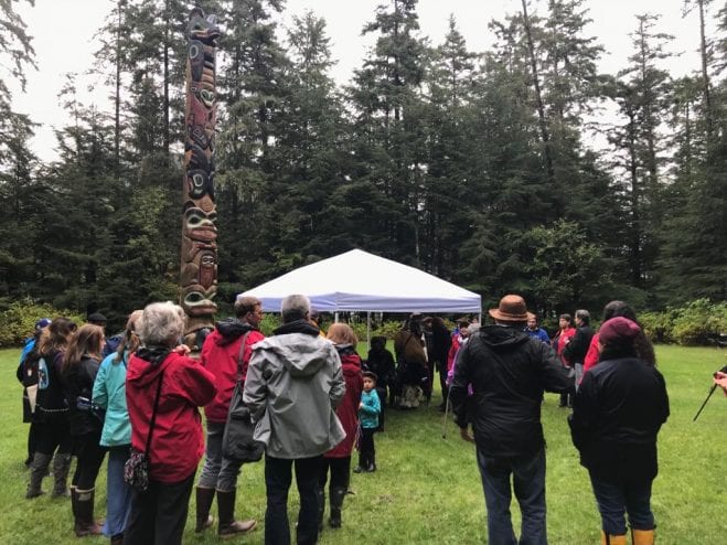 Attendees to the mourning ceremony gather where the Fort of the Young Saplings once stood. (Photo by Enrique Pérez de la Rosa, KCAW)