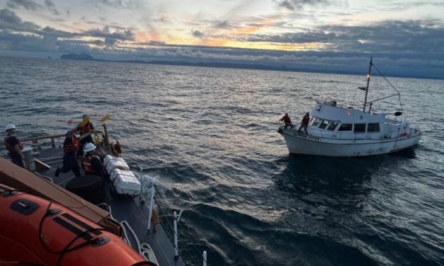 Coast Guard aids stranded boaters west of Yakutat