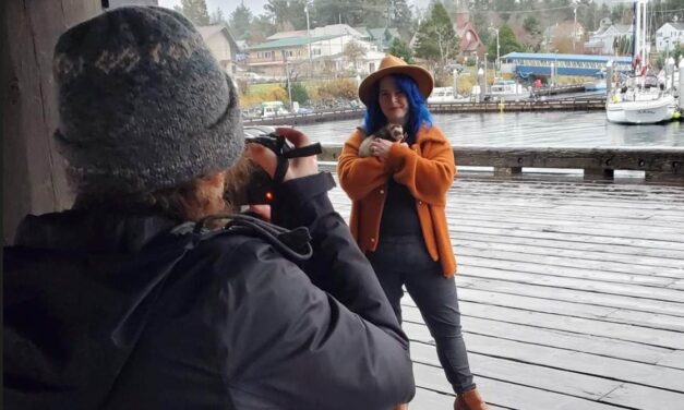 Family, pet photo shoot raises money for Sitka’s animal shelter