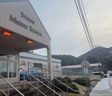Parents, teachers urge Wrangell school board to prioritize staffing over librarian hire