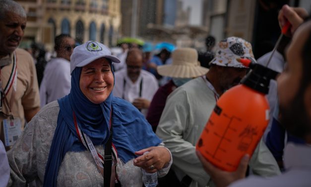 Muslims begin the annual Hajj against a backdrop of war concerns