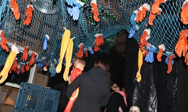 Kids get spooked at science center’s haunted aquarium